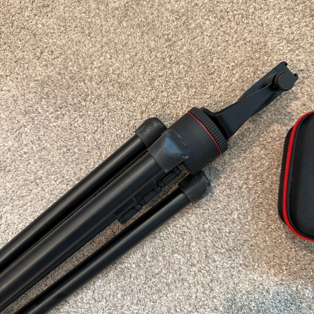 Pivo Black Tripod with Remote - Picture 10 of 16